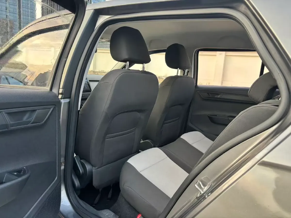 2017 Skoda Fabia 1.4L 90HP L4 6AT,autocango,china used car exporter,china ev exporter,chinese used car exporter,chinese used ev exporter