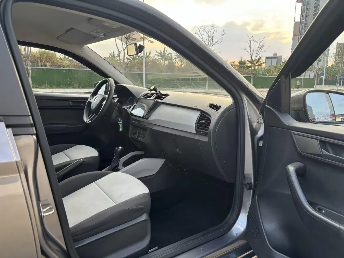 2017 Skoda Fabia 1.4L 90HP L4 6AT,autocango,china used car exporter,china ev exporter,chinese used car exporter,chinese used ev exporter