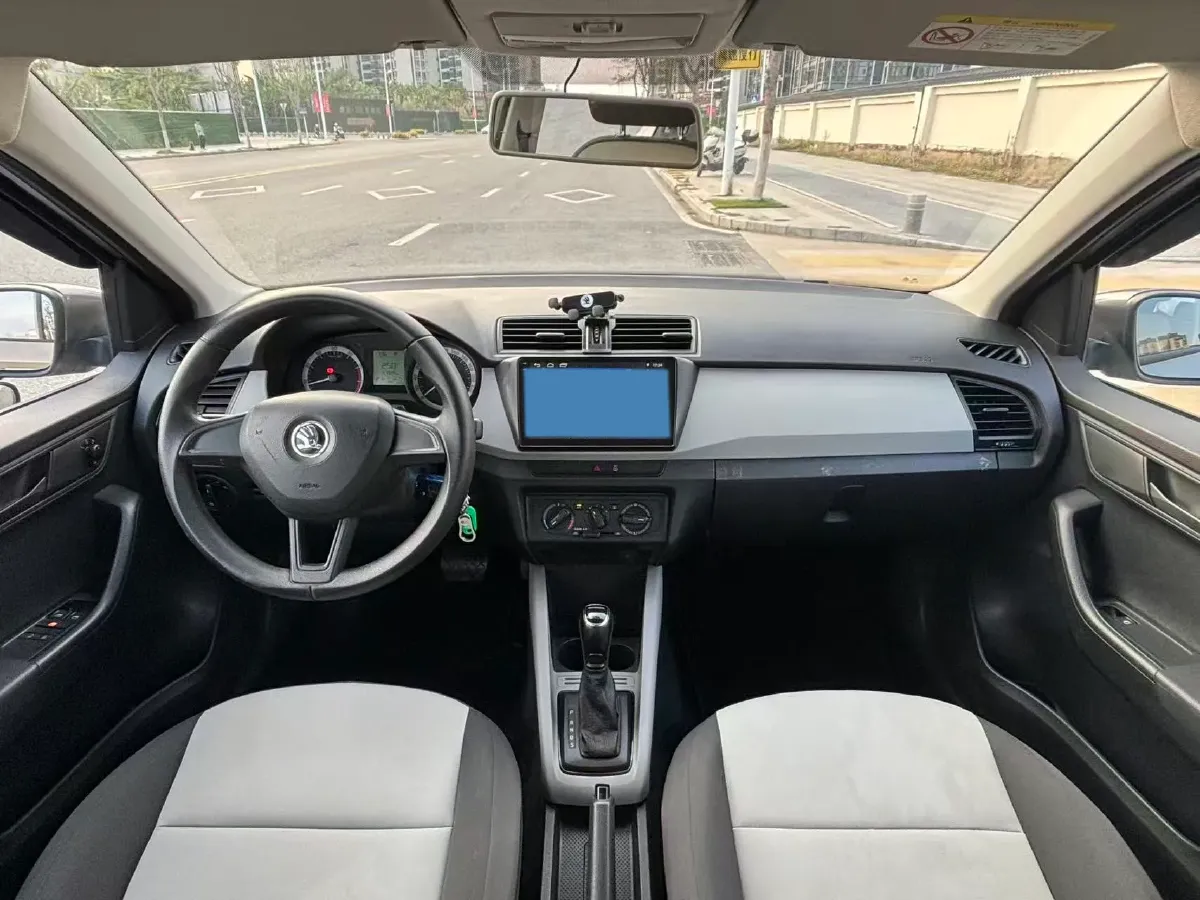 2017 Skoda Fabia 1.4L 90HP L4 6AT,autocango,china used car exporter,china ev exporter,chinese used car exporter,chinese used ev exporter