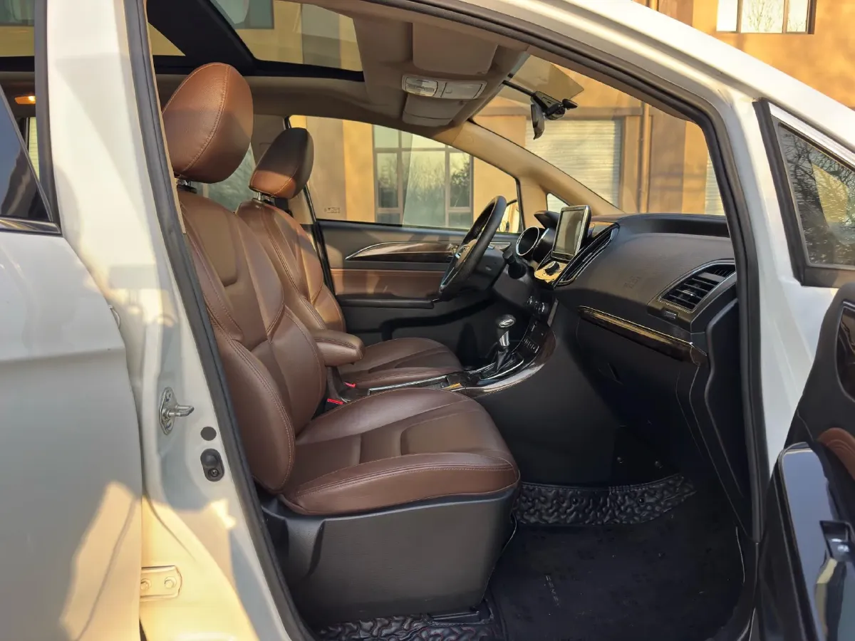 2017 LiFan XuanLang 2.0L 141HP L4 CVT,autocango,china used car exporter,china ev exporter,chinese used car exporter,chinese used ev exporter