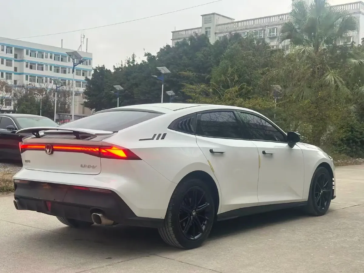 2022 ChangAn UNI-V 1.5T 188HP L4 7DCT,autocango,china used car exporter,china ev exporter,chinese used car exporter,chinese used ev exporter