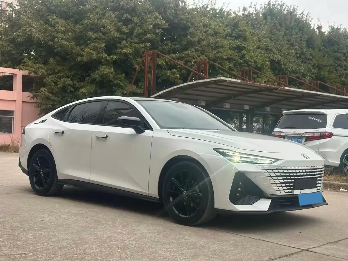 2022 ChangAn UNI-V 1.5T 188HP L4 7DCT,autocango,china used car exporter,china ev exporter,chinese used car exporter,chinese used ev exporter