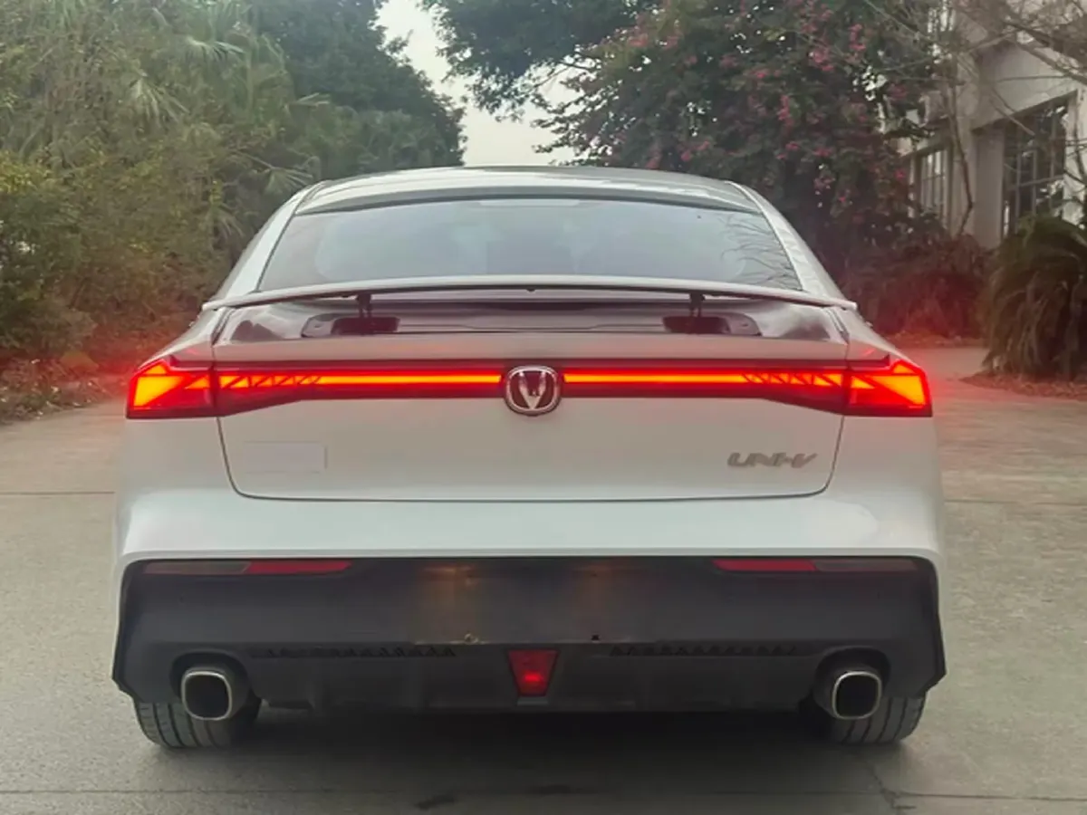 2022 ChangAn UNI-V 1.5T 188HP L4 7DCT,autocango,china used car exporter,china ev exporter,chinese used car exporter,chinese used ev exporter