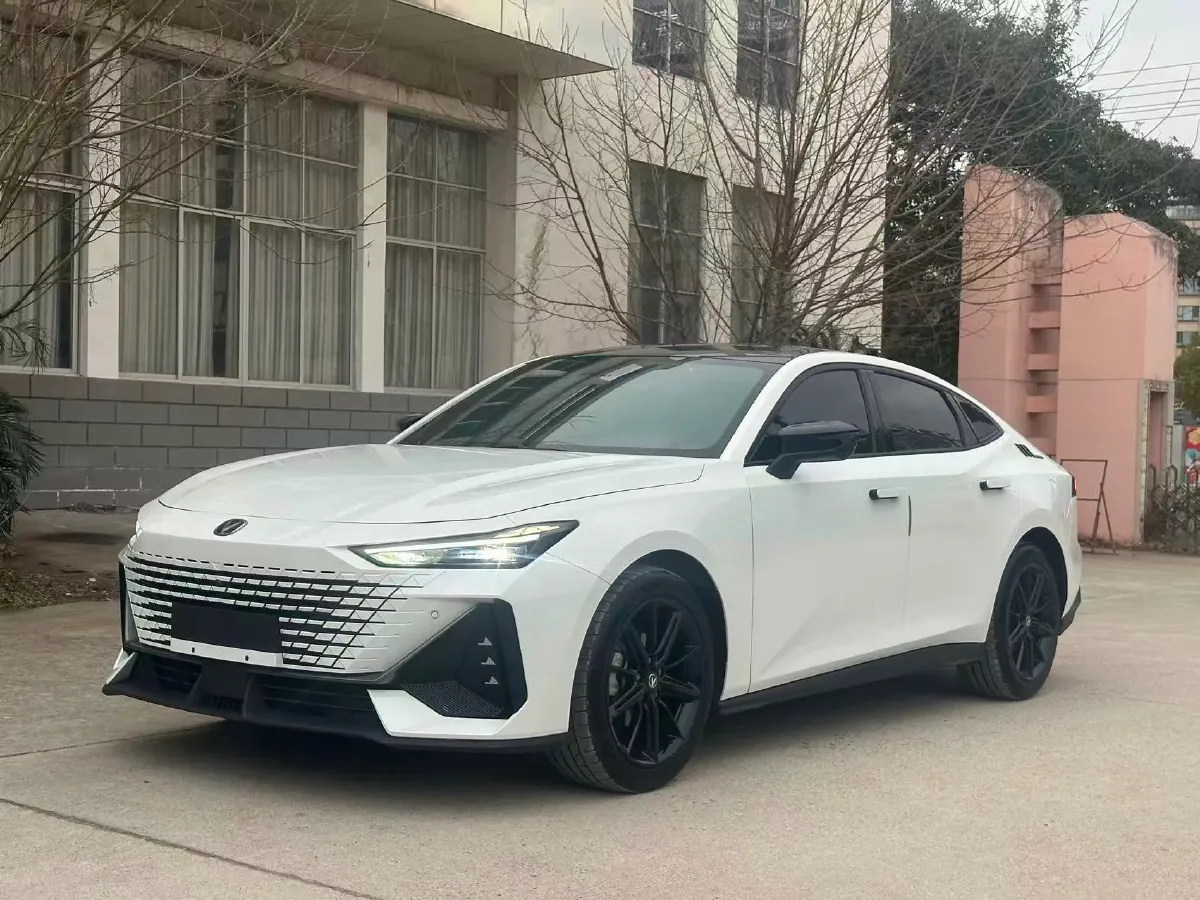 2022 ChangAn UNI-V 1.5T 188HP L4 7DCT,autocango,china used car exporter,china ev exporter,chinese used car exporter,chinese used ev exporter
