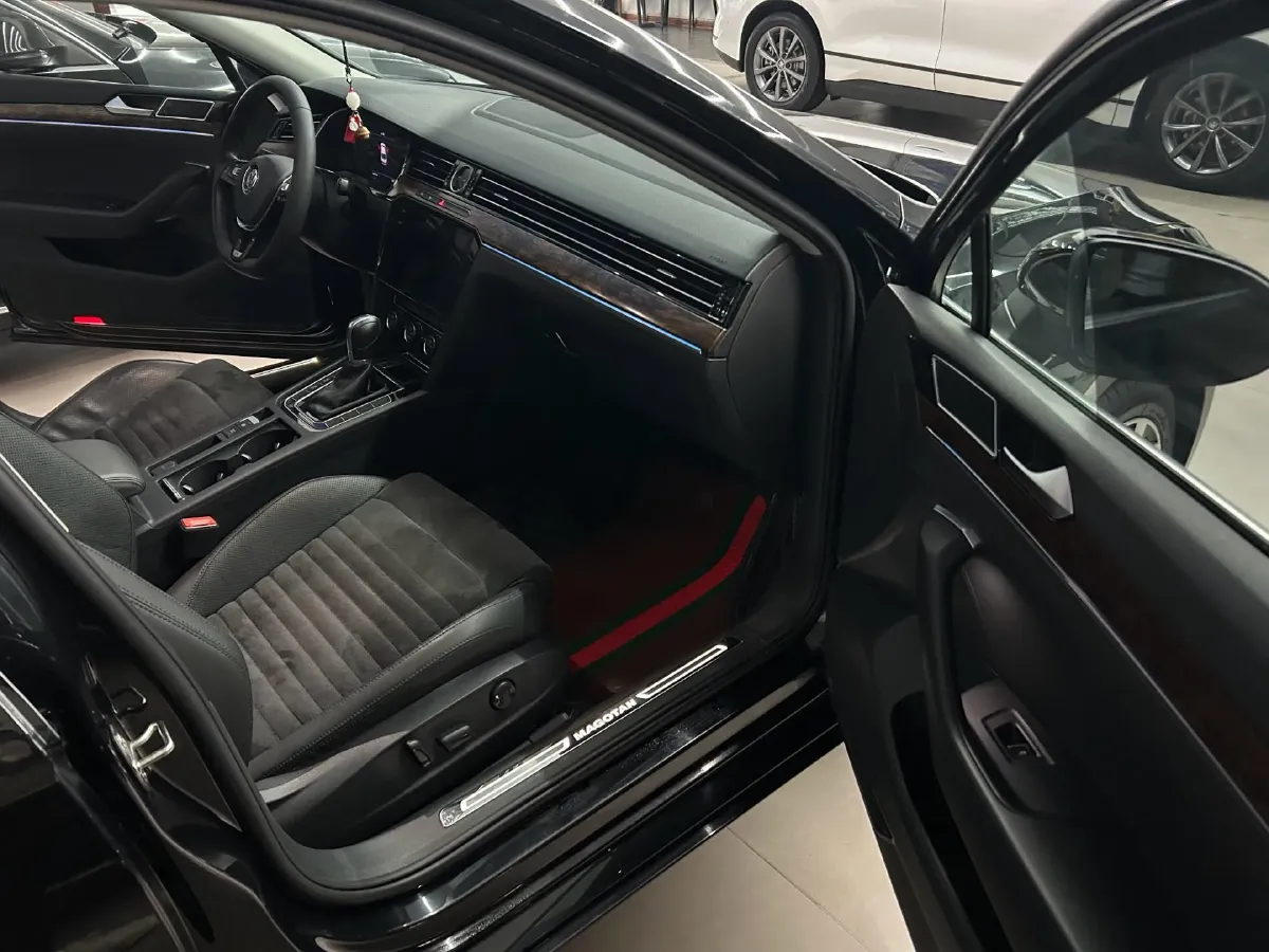 2018 Volkswagen Magotan 1.8T 180HP L4 7DCT,autocango,china used car exporter,china ev exporter,chinese used car exporter,chinese used ev exporter