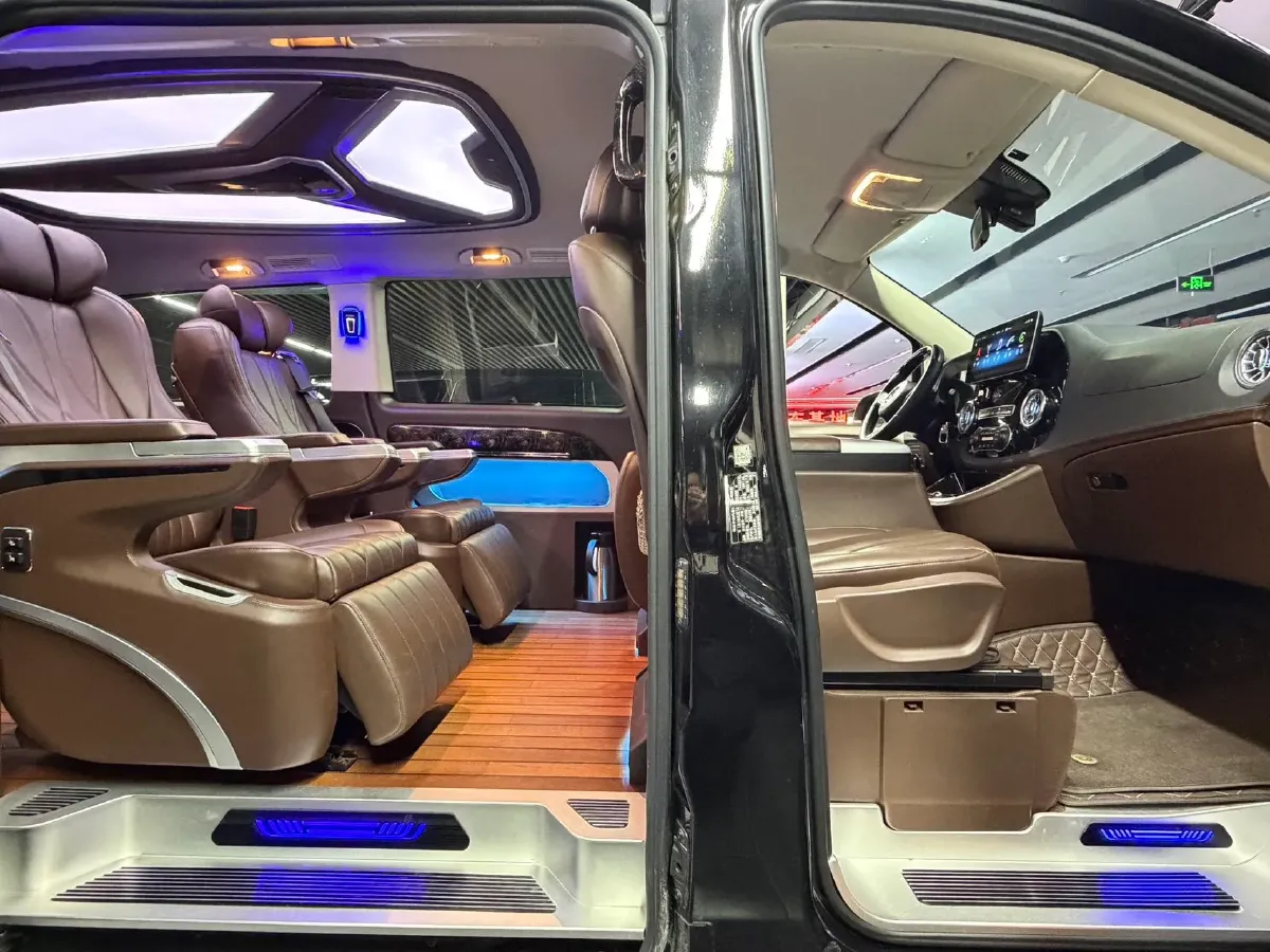2023 Mercedes-Benz Vito 2.0T 211HP L4 9AT,autocango,china used car exporter,china ev exporter,chinese used car exporter,chinese used ev exporter