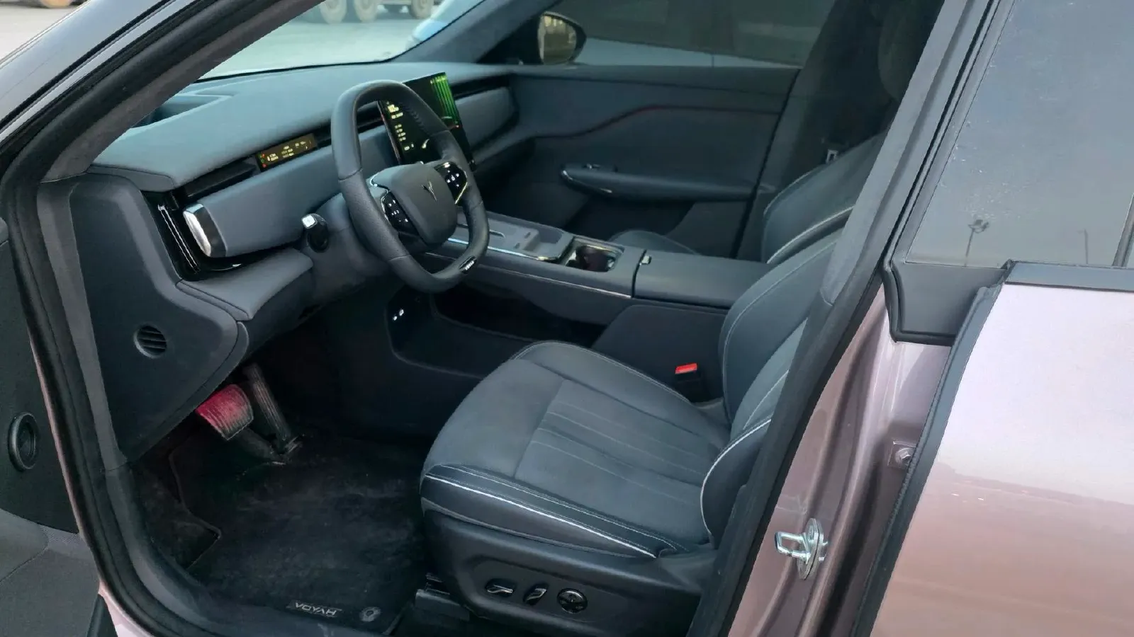 2024 Voyah ZhiYin BEV 79KWH,autocango,china used car exporter,china ev exporter,chinese used car exporter,chinese used ev exporter