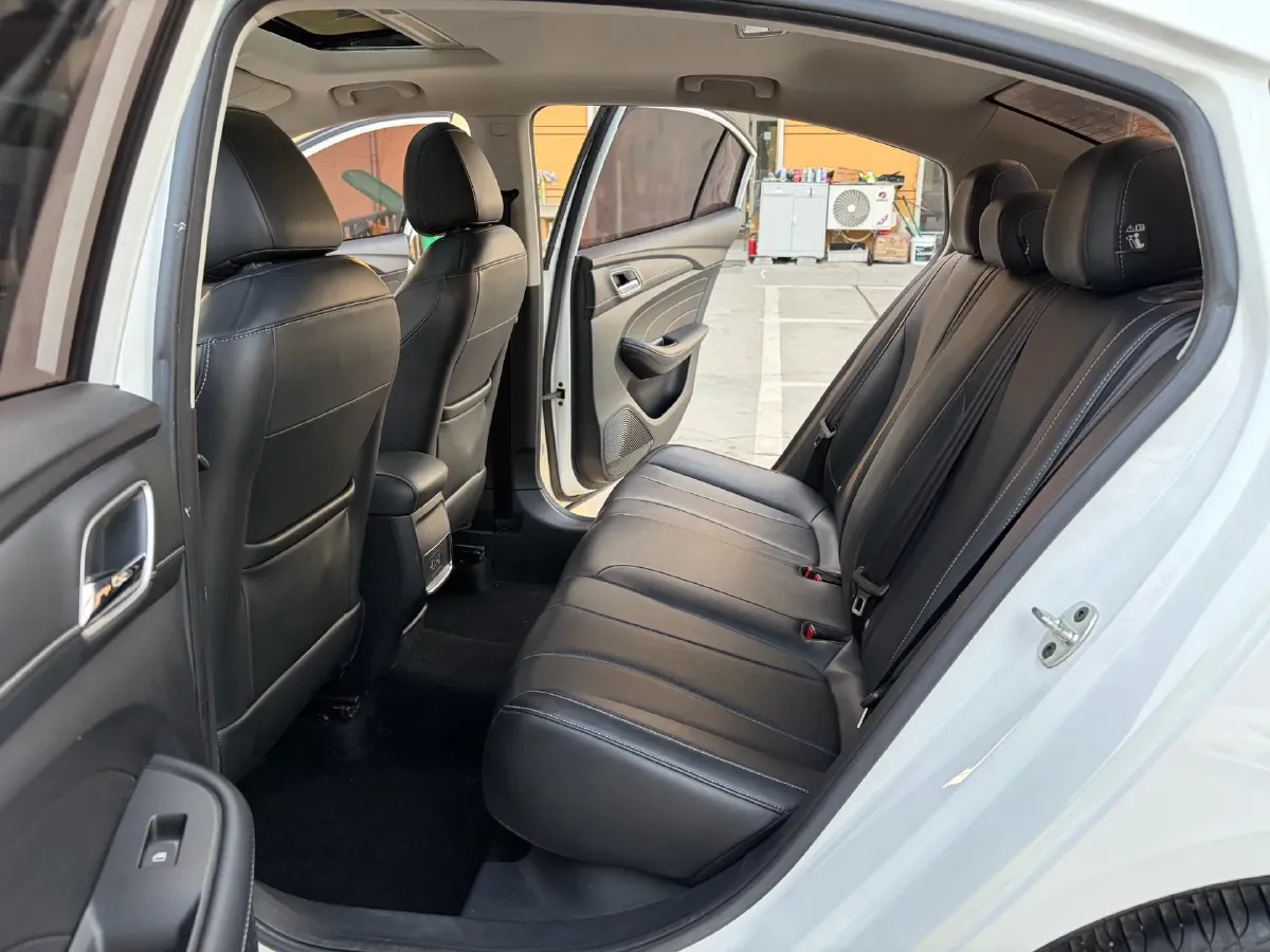 2019 Roewe i5 1.5L 120HP L4 5MT,autocango,china used car exporter,china ev exporter,chinese used car exporter,chinese used ev exporter