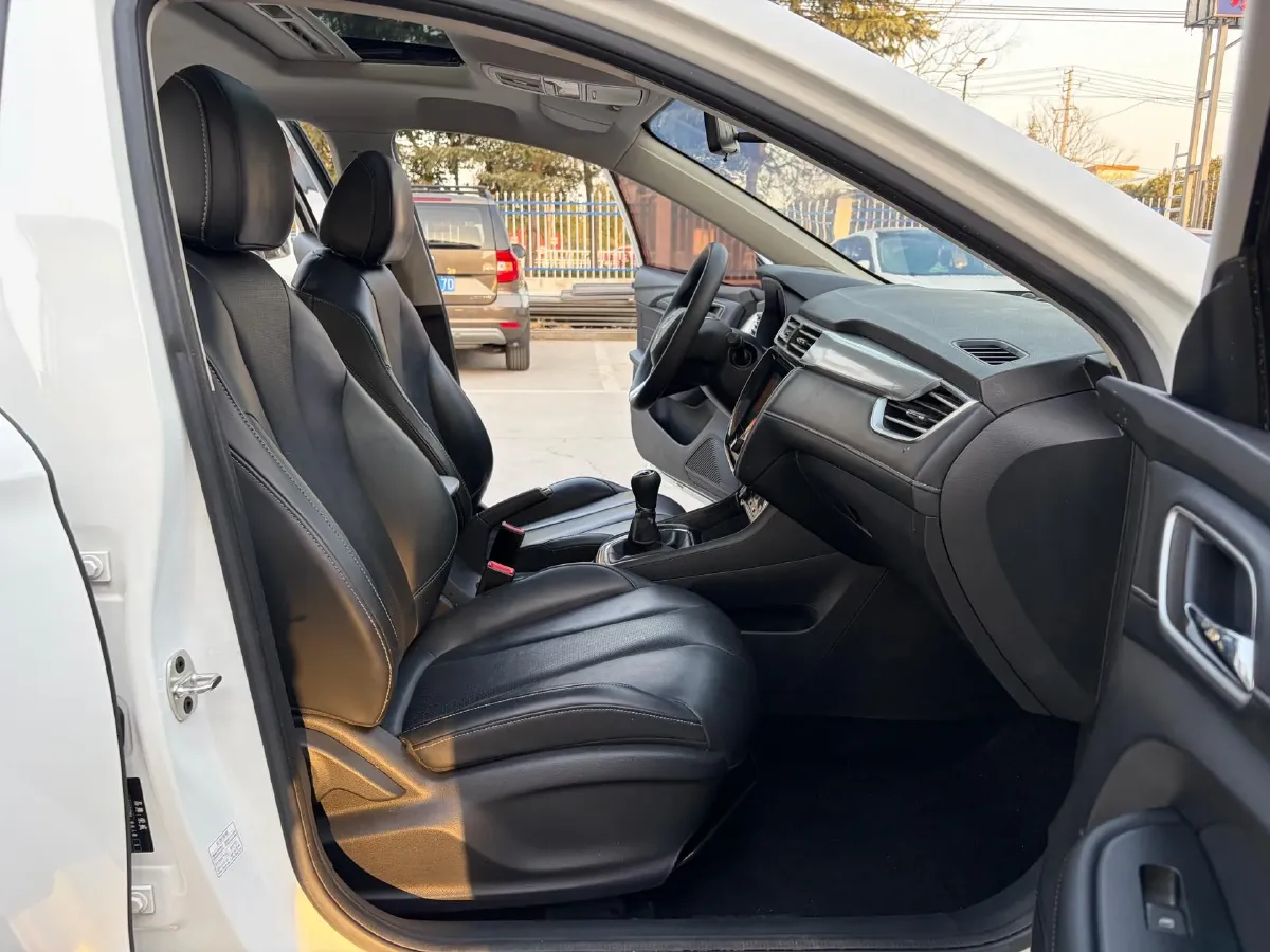 2019 Roewe i5 1.5L 120HP L4 5MT,autocango,china used car exporter,china ev exporter,chinese used car exporter,chinese used ev exporter