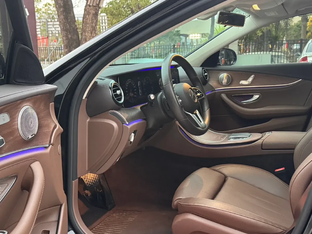 2020 Mercedes-Benz E Class 1.5T 184HP L4 9AT,autocango,china used car exporter,china ev exporter,chinese used car exporter,chinese used ev exporter