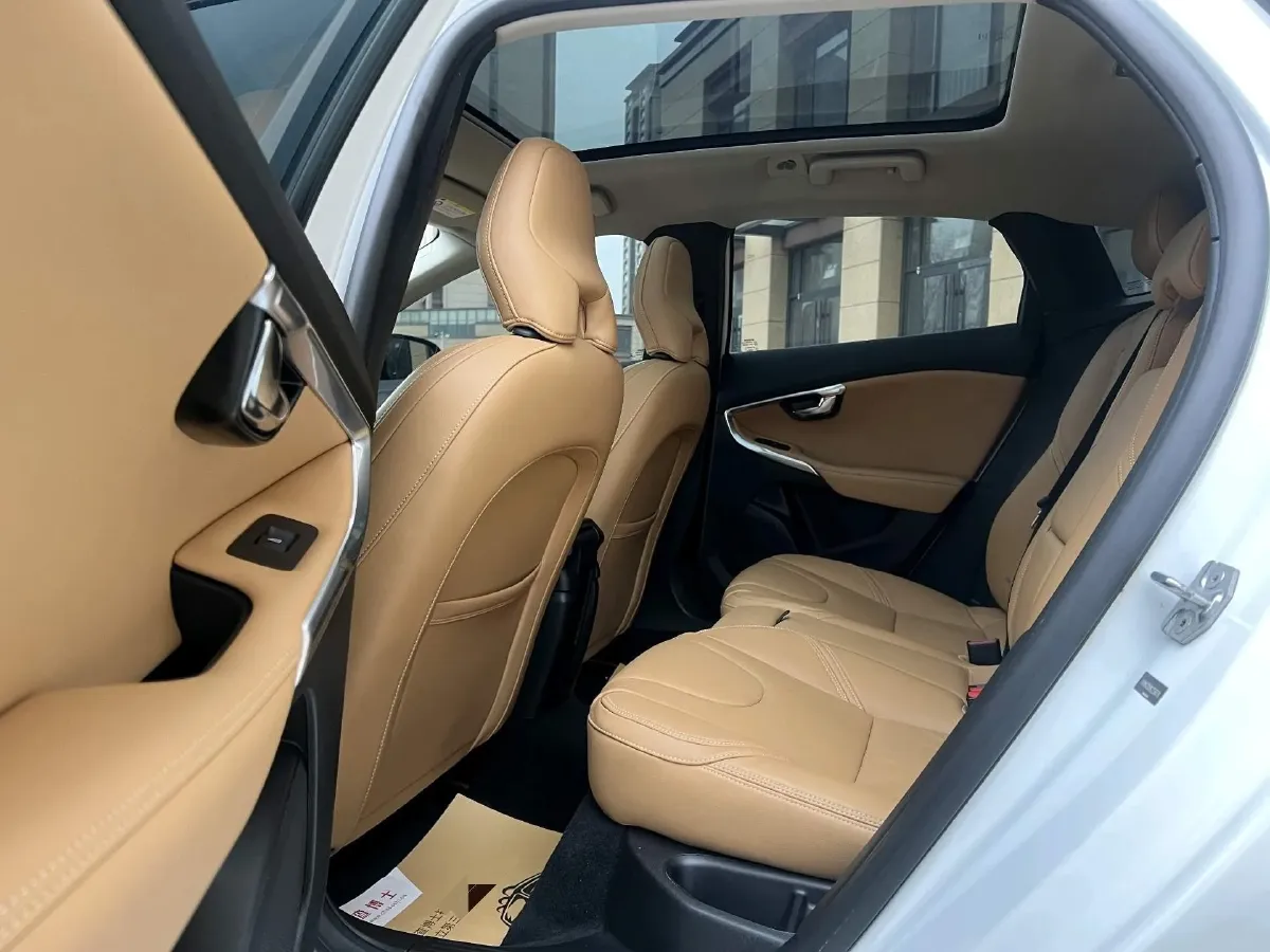 2019 Volvo V40 1.5T 152HP L4 6AT,autocango,china used car exporter,china ev exporter,chinese used car exporter,chinese used ev exporter