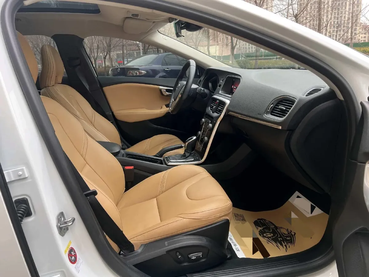 2019 Volvo V40 1.5T 152HP L4 6AT,autocango,china used car exporter,china ev exporter,chinese used car exporter,chinese used ev exporter