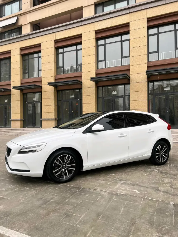 2019 Volvo V40 1.5T 152HP L4 6AT,autocango,china used car exporter,china ev exporter,chinese used car exporter,chinese used ev exporter