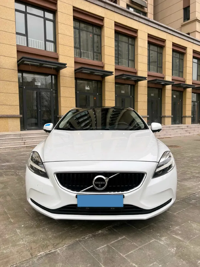 2019 Volvo V40 1.5T 152HP L4 6AT,autocango,china used car exporter,china ev exporter,chinese used car exporter,chinese used ev exporter