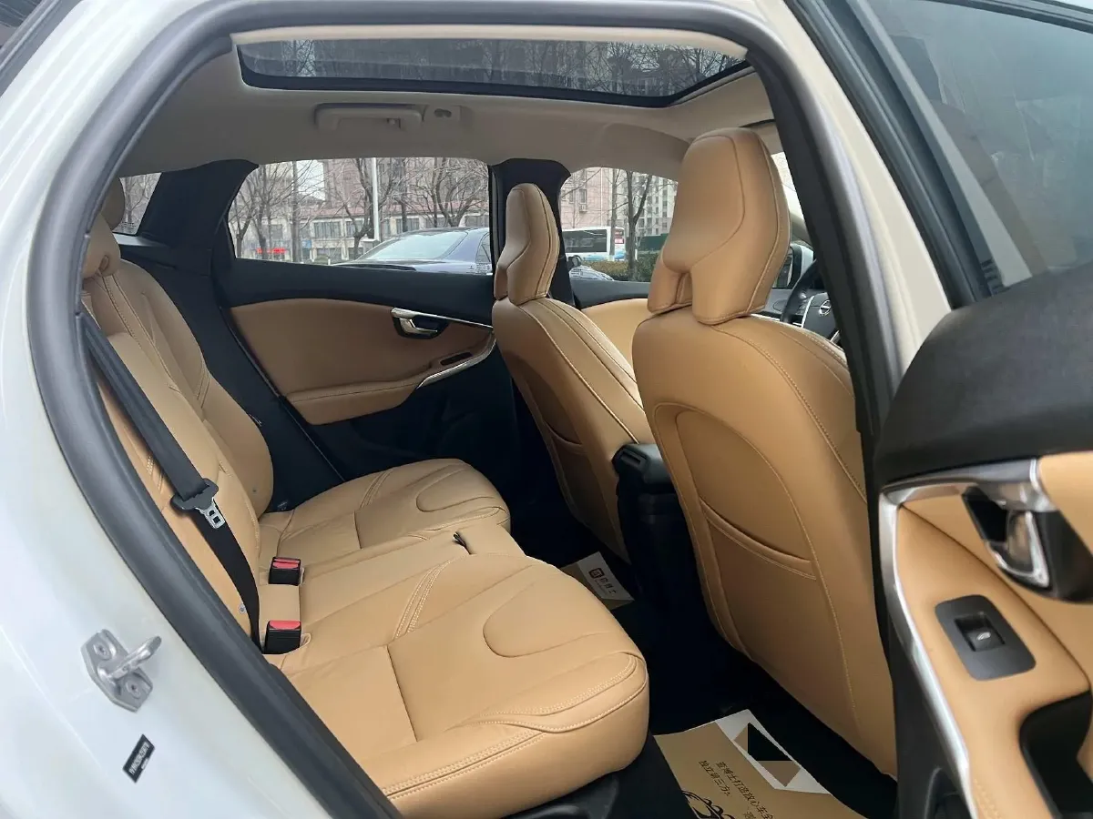 2019 Volvo V40 1.5T 152HP L4 6AT,autocango,china used car exporter,china ev exporter,chinese used car exporter,chinese used ev exporter