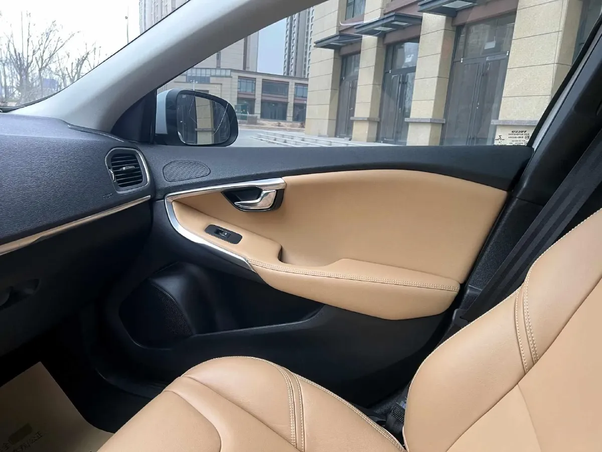 2019 Volvo V40 1.5T 152HP L4 6AT,autocango,china used car exporter,china ev exporter,chinese used car exporter,chinese used ev exporter