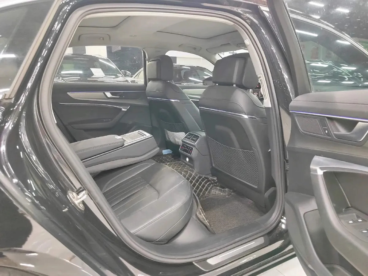 2023 Audi A6L 2.0T 245HP L4 7DCT,autocango,china used car exporter,china ev exporter,chinese used car exporter,chinese used ev exporter