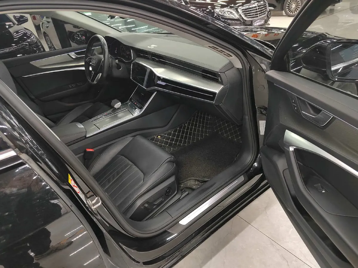 2023 Audi A6L 2.0T 245HP L4 7DCT,autocango,china used car exporter,china ev exporter,chinese used car exporter,chinese used ev exporter