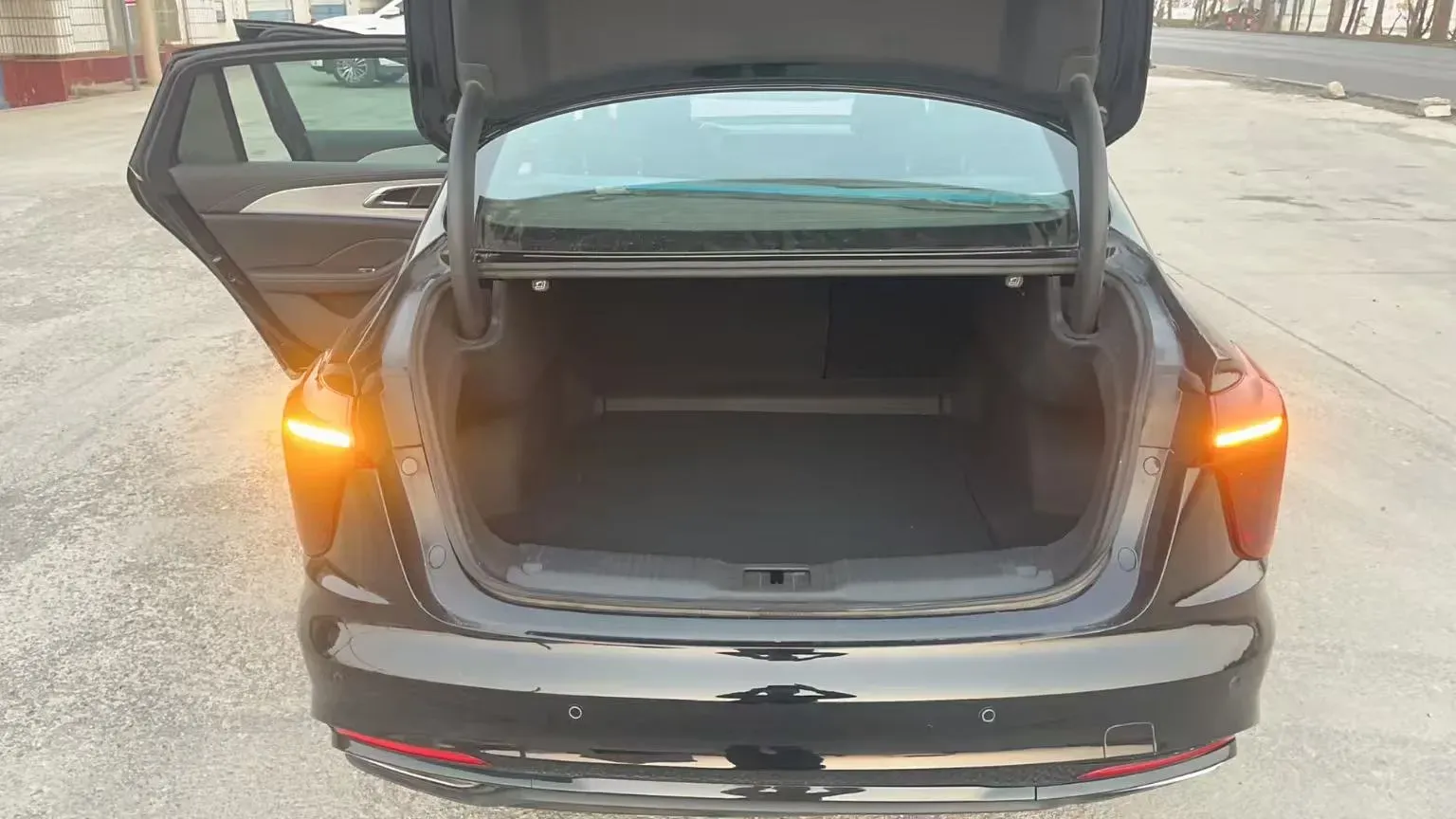 2025 HongQi H5 2.0T 224HP L4 8AT,autocango,china used car exporter,china ev exporter,chinese used car exporter,chinese used ev exporter