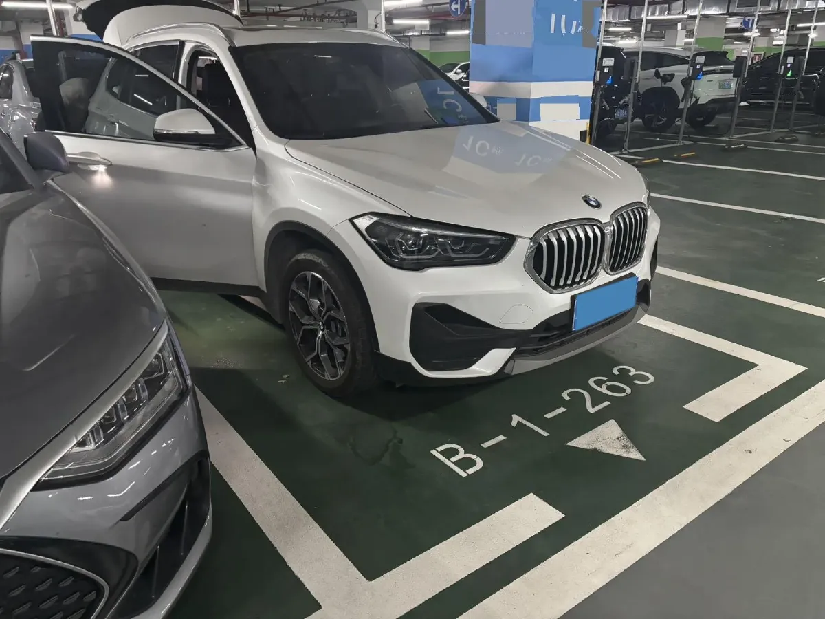 2022 BMW X1 2.0T 192HP L4 7DCT,autocango,china used car exporter,china ev exporter,chinese used car exporter,chinese used ev exporter