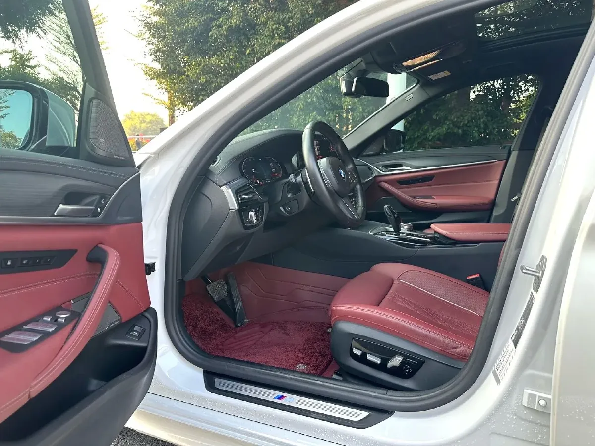 2022 BMW 5 Series 2.0T 252HP L4 8AT,autocango,china used car exporter,china ev exporter,chinese used car exporter,chinese used ev exporter