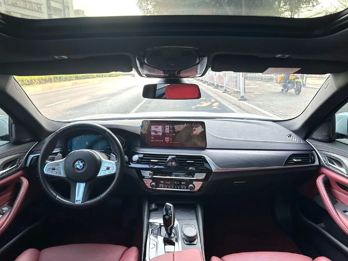 2022 BMW 5 Series 2.0T 252HP L4 8AT,autocango,china used car exporter,china ev exporter,chinese used car exporter,chinese used ev exporter