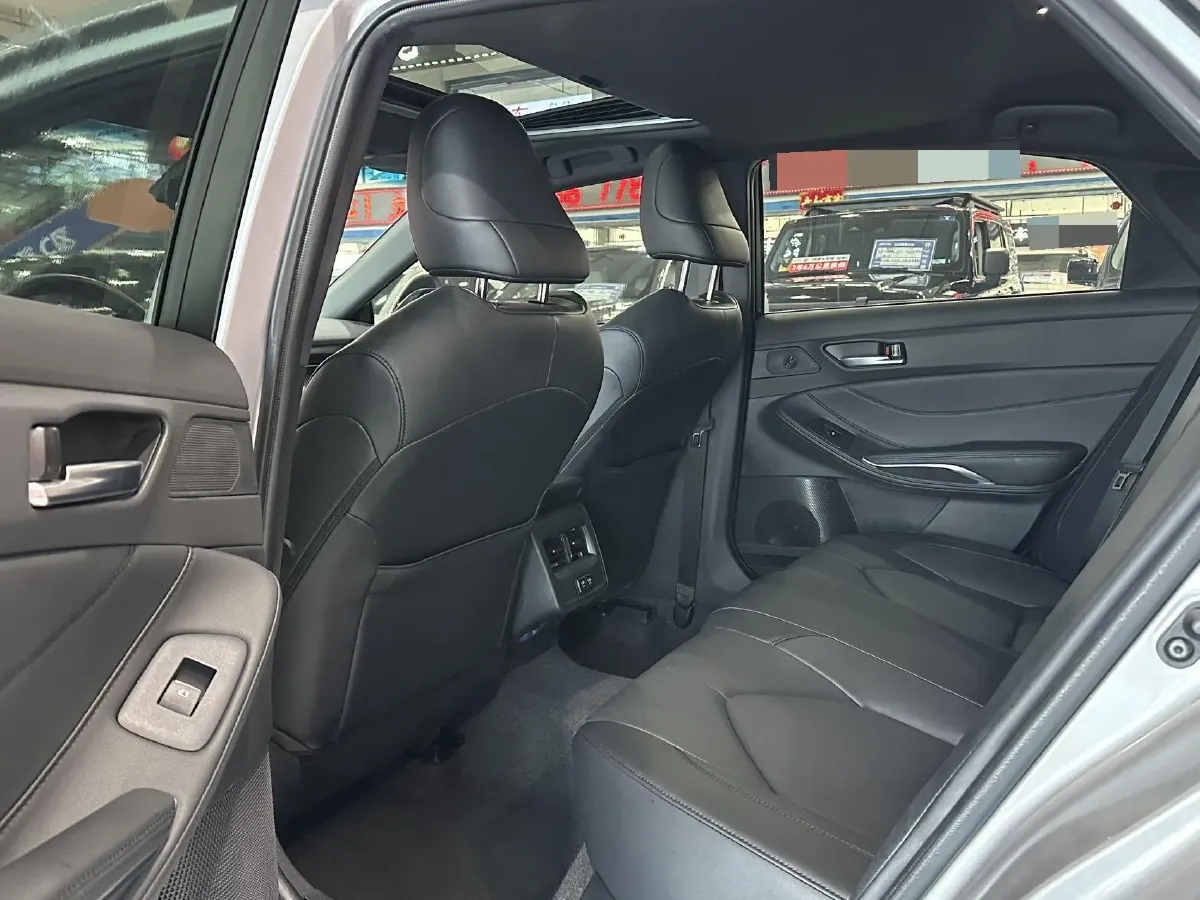 2022 Toyota Avalon 2.5L 209HP L4 8AT,autocango,china used car exporter,china ev exporter,chinese used car exporter,chinese used ev exporter