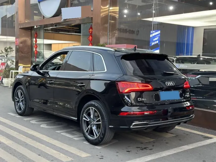 2020 Audi Q5L 2.0T 252HP L4 7DCT,autocango,china used car exporter,china ev exporter,chinese used car exporter,chinese used ev exporter