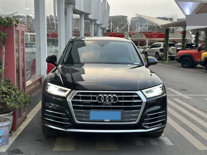 2020 Audi Q5L 2.0T 252HP L4 7DCT,autocango,china used car exporter,china ev exporter,chinese used car exporter,chinese used ev exporter
