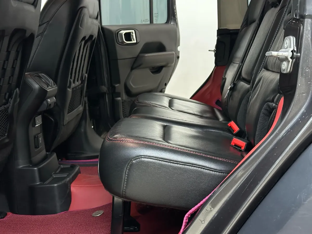 2021 Jeep Wrangler 2.0T 266HP L4 8AT,autocango,china used car exporter,china ev exporter,chinese used car exporter,chinese used ev exporter