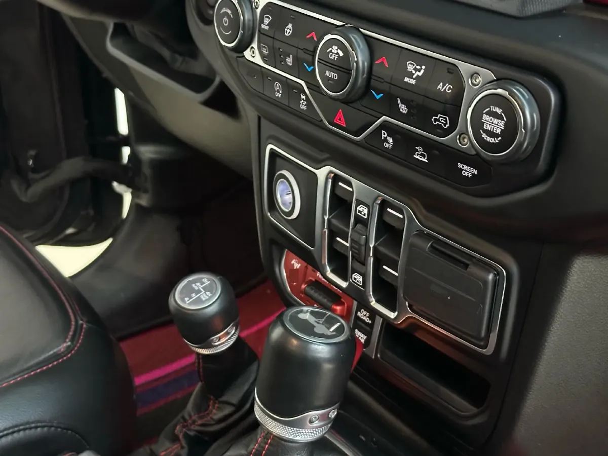 2021 Jeep Wrangler 2.0T 266HP L4 8AT,autocango,china used car exporter,china ev exporter,chinese used car exporter,chinese used ev exporter