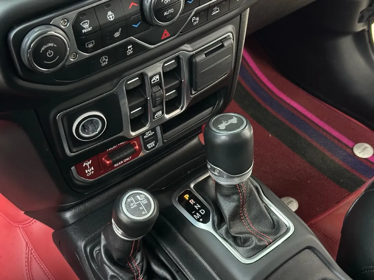 2021 Jeep Wrangler 2.0T 266HP L4 8AT,autocango,china used car exporter,china ev exporter,chinese used car exporter,chinese used ev exporter