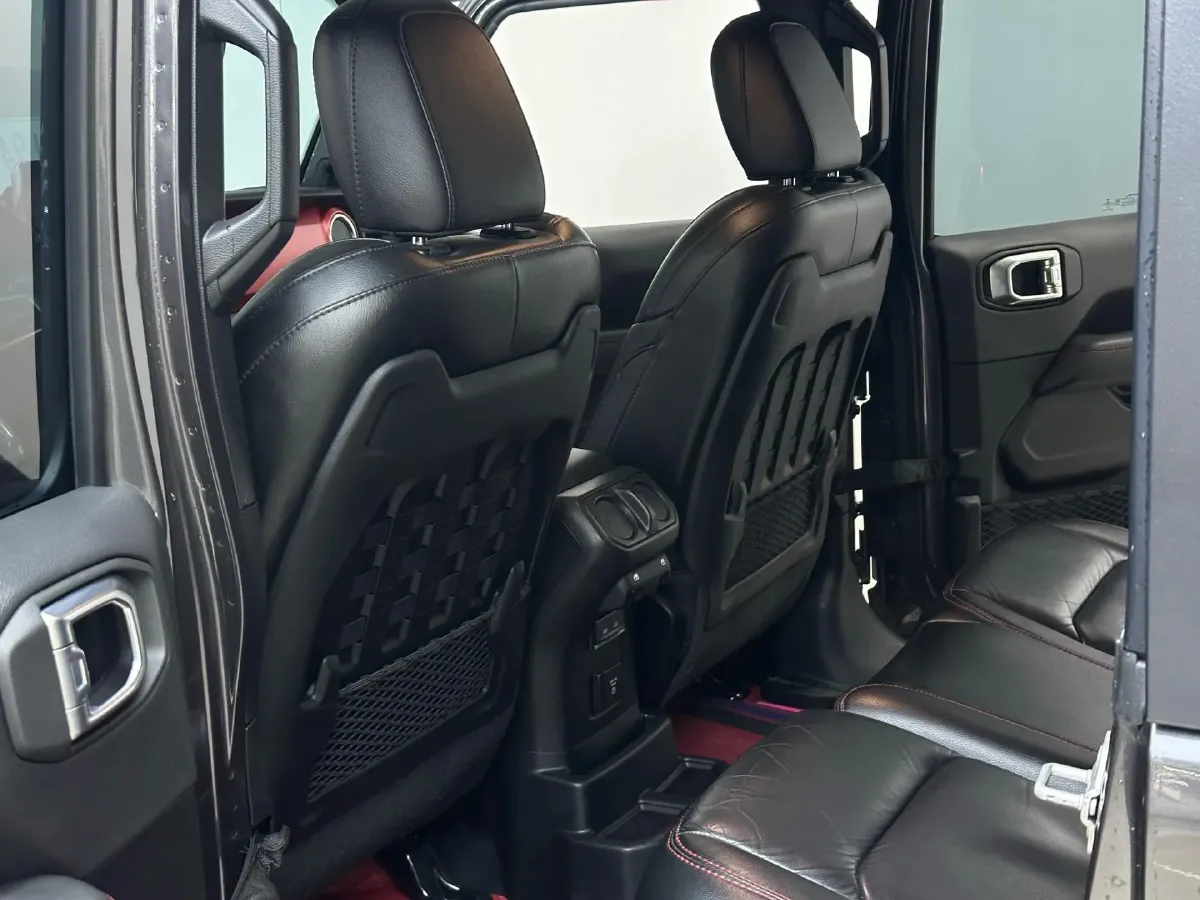 2021 Jeep Wrangler 2.0T 266HP L4 8AT,autocango,china used car exporter,china ev exporter,chinese used car exporter,chinese used ev exporter