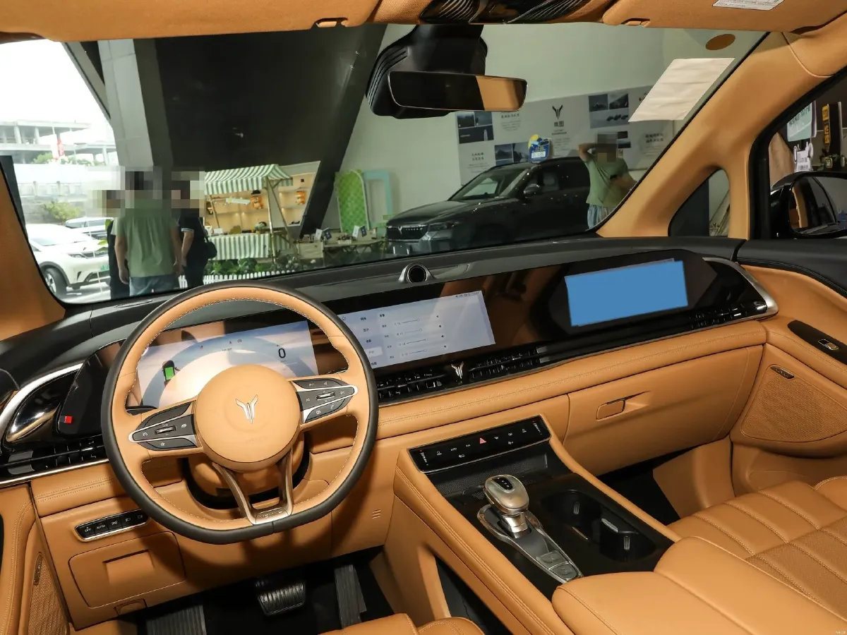 2024 Voyah Dream 1.5T 150HP L4 PHEV 43KWH,autocango,china used car exporter,china ev exporter,chinese used car exporter,chinese used ev exporter