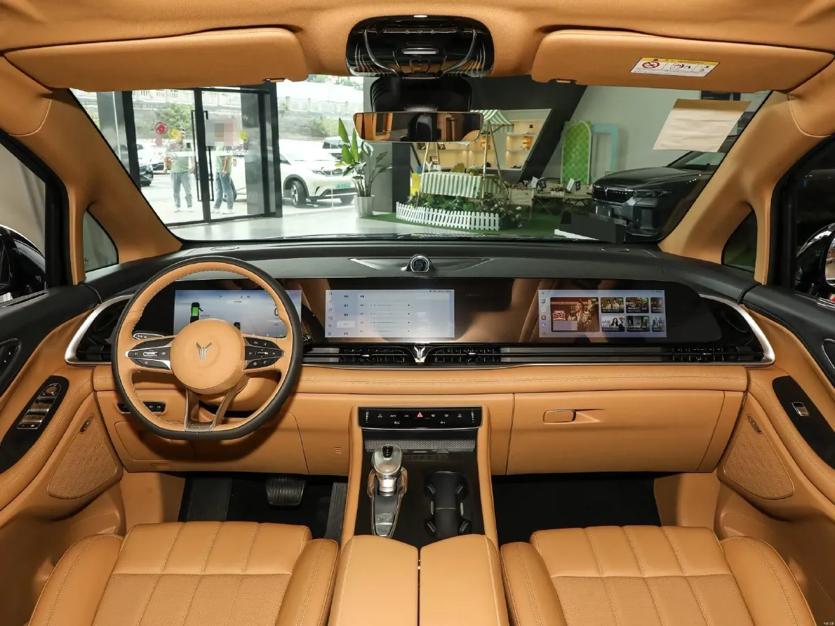 2024 Voyah Dream 1.5T 150HP L4 PHEV 43KWH,autocango,china used car exporter,china ev exporter,chinese used car exporter,chinese used ev exporter