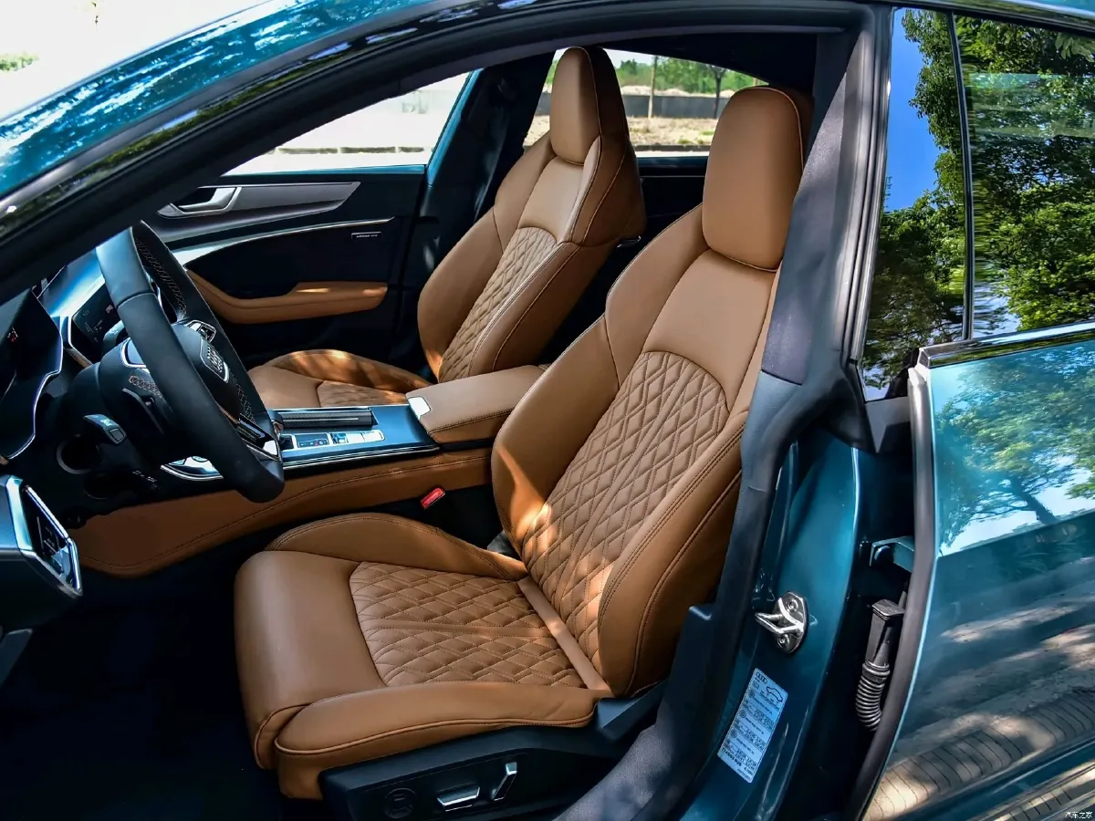 2022 Audi A7L 3.0T 340HP V6 7DCT,autocango,china used car exporter,china ev exporter,chinese used car exporter,chinese used ev exporter