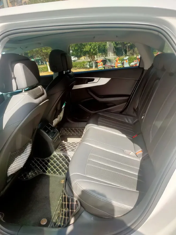 2022 Audi A4L 2.0T 190HP L4 7DCT,autocango,china used car exporter,china ev exporter,chinese used car exporter,chinese used ev exporter