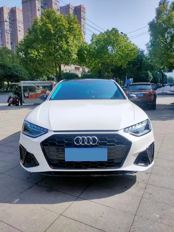 2022 Audi A4L 2.0T 190HP L4 7DCT,autocango,china used car exporter,china ev exporter,chinese used car exporter,chinese used ev exporter
