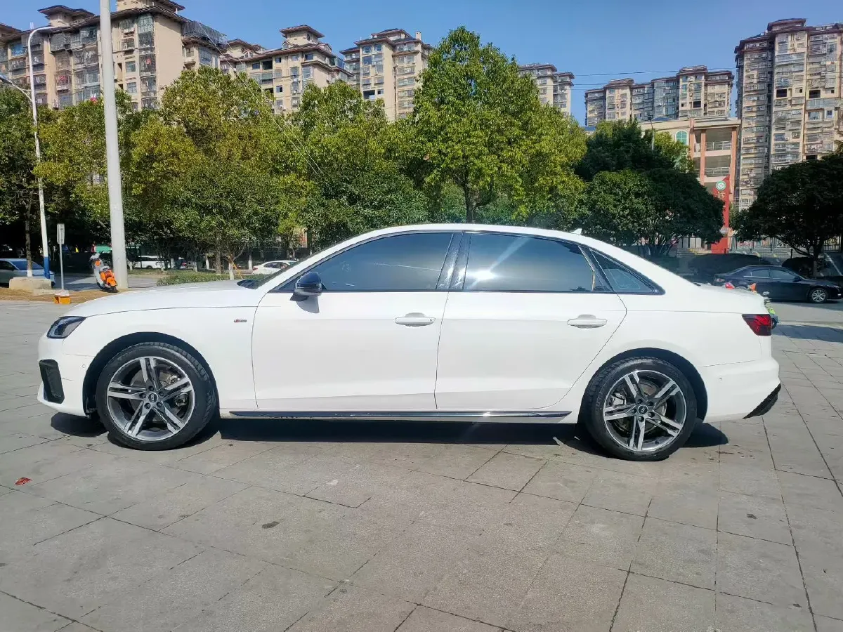 2022 Audi A4L 2.0T 190HP L4 7DCT,autocango,china used car exporter,china ev exporter,chinese used car exporter,chinese used ev exporter