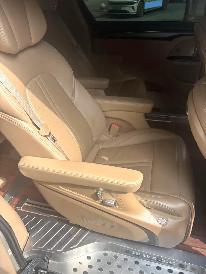 2021 Buick GL8 2.0T 237HP L4 9AT,autocango,china used car exporter,china ev exporter,chinese used car exporter,chinese used ev exporter