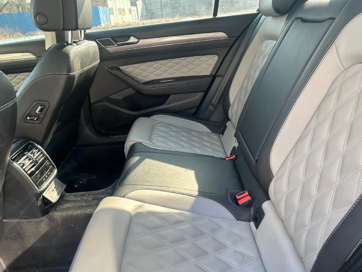 2023 Volkswagen Magotan 2.0T 186HP L4 7DCT,autocango,china used car exporter,china ev exporter,chinese used car exporter,chinese used ev exporter