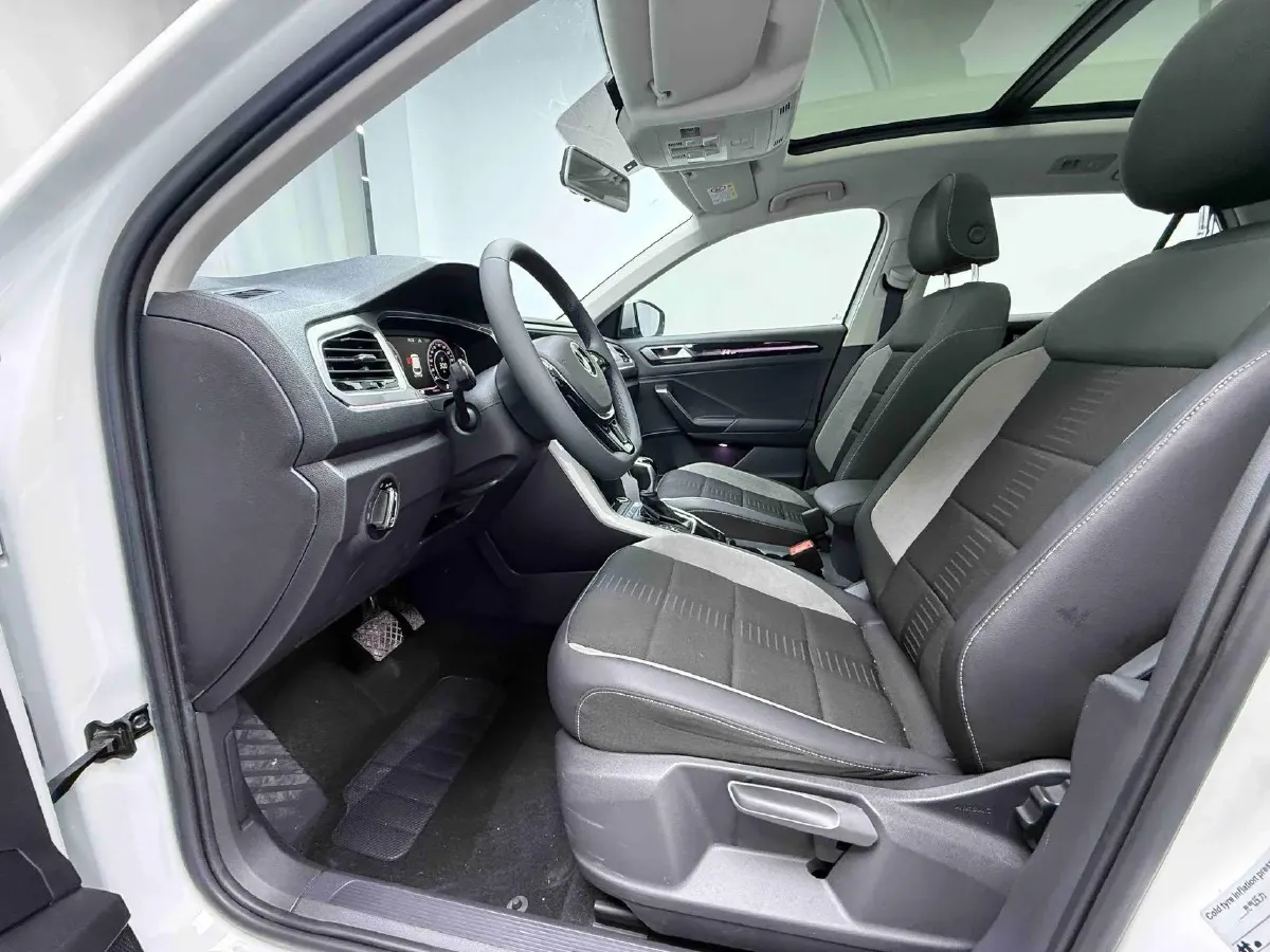 2021 Volkswagen T-Roc 1.4T 150HP L4 7DCT,autocango,china used car exporter,china ev exporter,chinese used car exporter,chinese used ev exporter