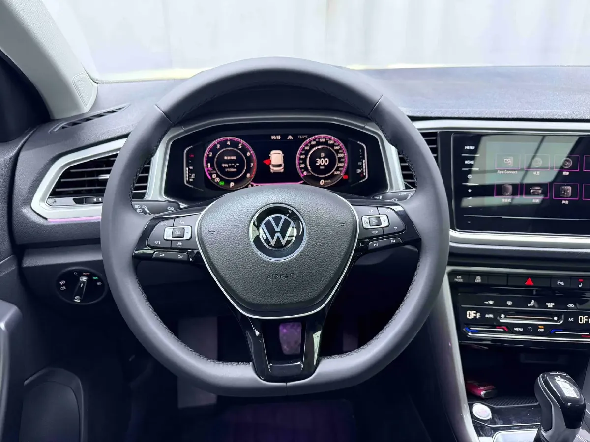 2021 Volkswagen T-Roc 1.4T 150HP L4 7DCT,autocango,china used car exporter,china ev exporter,chinese used car exporter,chinese used ev exporter