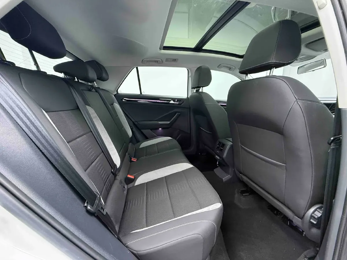 2021 Volkswagen T-Roc 1.4T 150HP L4 7DCT,autocango,china used car exporter,china ev exporter,chinese used car exporter,chinese used ev exporter