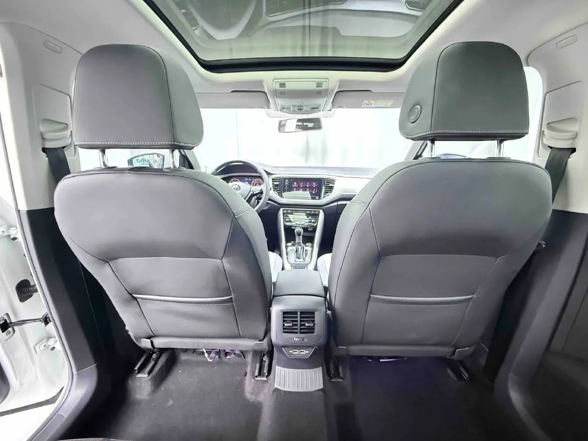 2021 Volkswagen T-Roc 1.4T 150HP L4 7DCT,autocango,china used car exporter,china ev exporter,chinese used car exporter,chinese used ev exporter