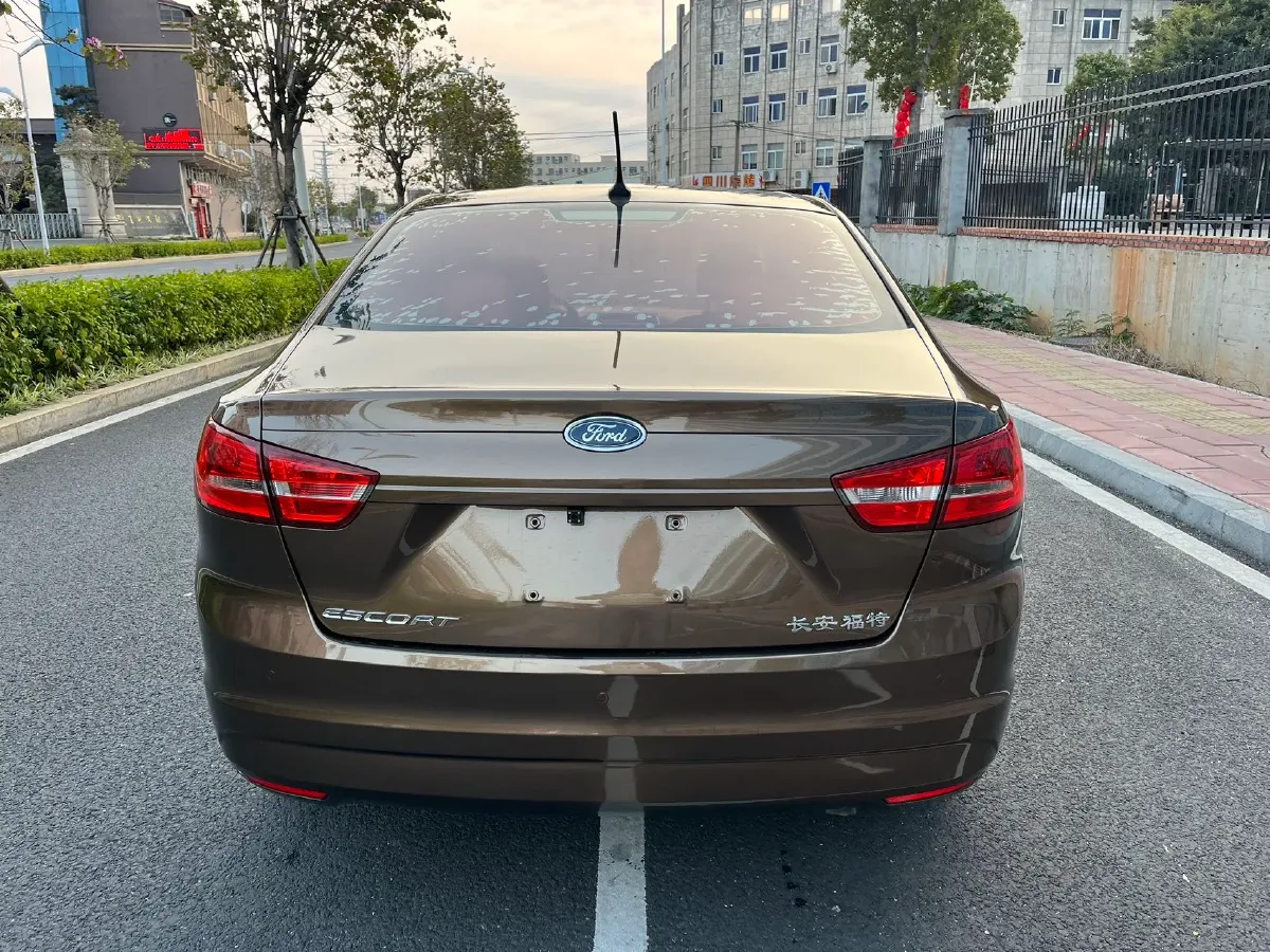2017 Ford Escort 1.5L 113HP L4 6AT,autocango,china used car exporter,china ev exporter,chinese used car exporter,chinese used ev exporter