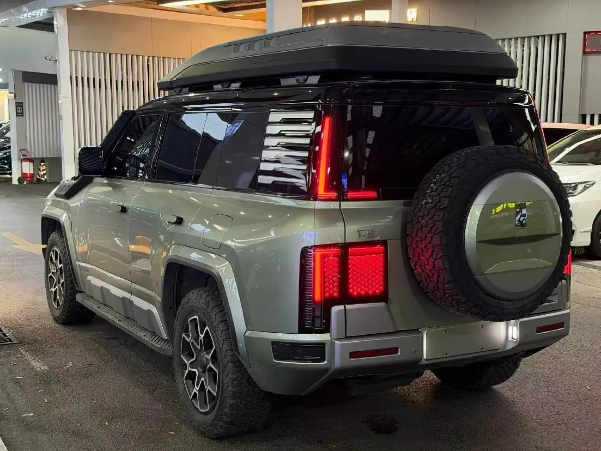 2024 YangWang U8 2.0T 272HP L4 REEV 49.05KWH,autocango,china used car exporter,china ev exporter,chinese used car exporter,chinese used ev exporter