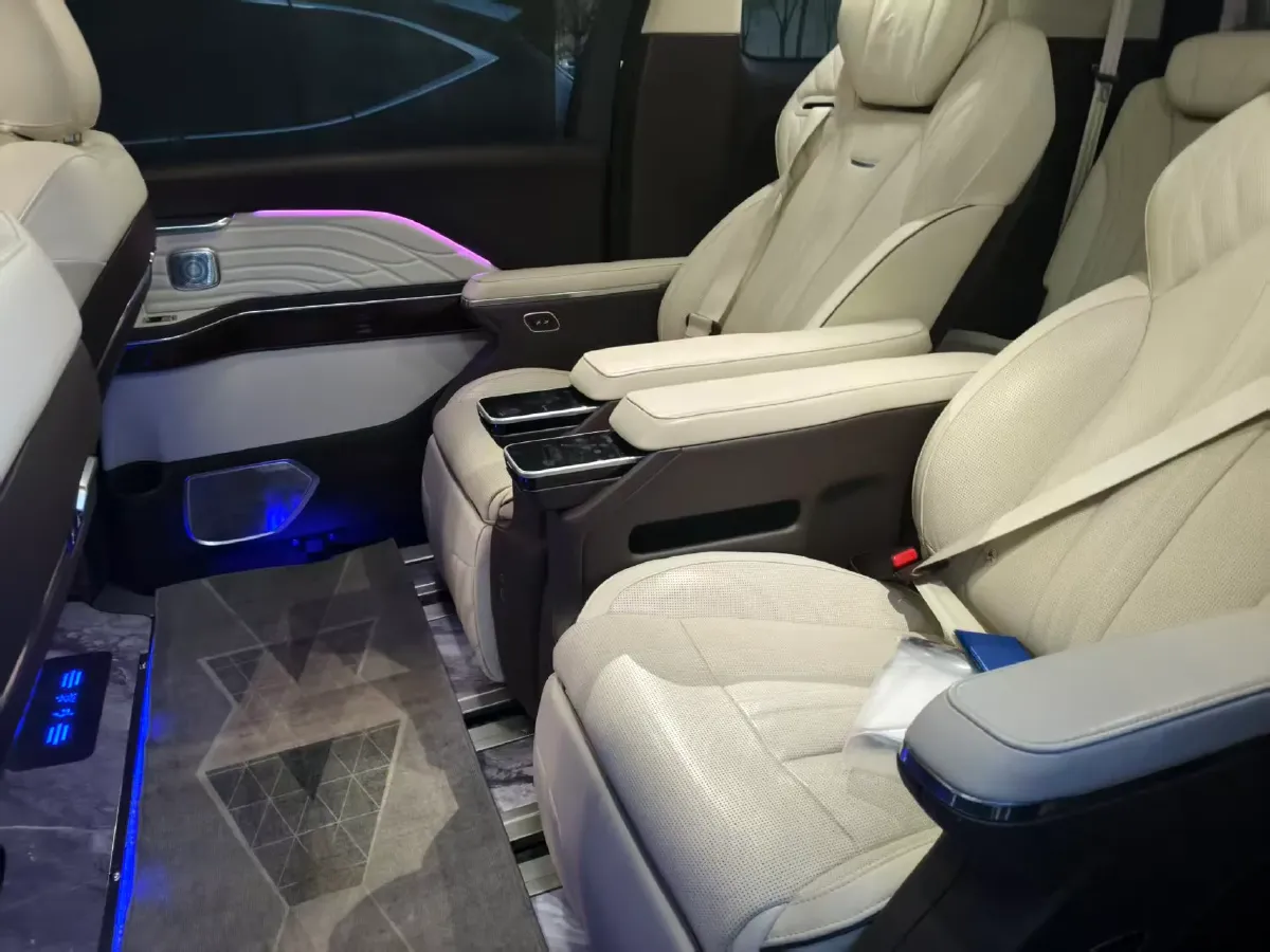 2023 HongQi HQ9 2.0T 252HP L4 8AT,autocango,china used car exporter,china ev exporter,chinese used car exporter,chinese used ev exporter