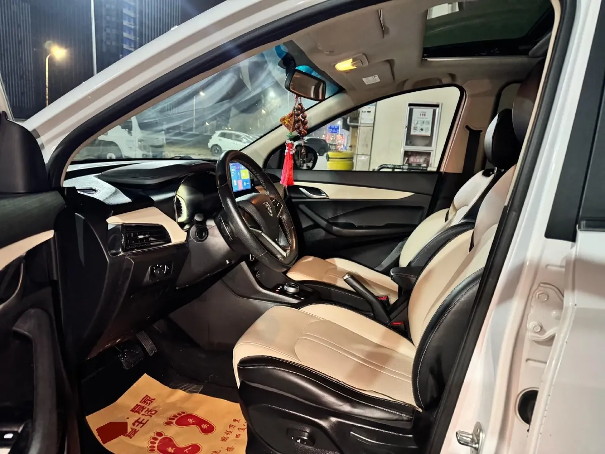 2018 BaoJun 530 1.5T 150HP L4 6MT,autocango,china used car exporter,china ev exporter,chinese used car exporter,chinese used ev exporter