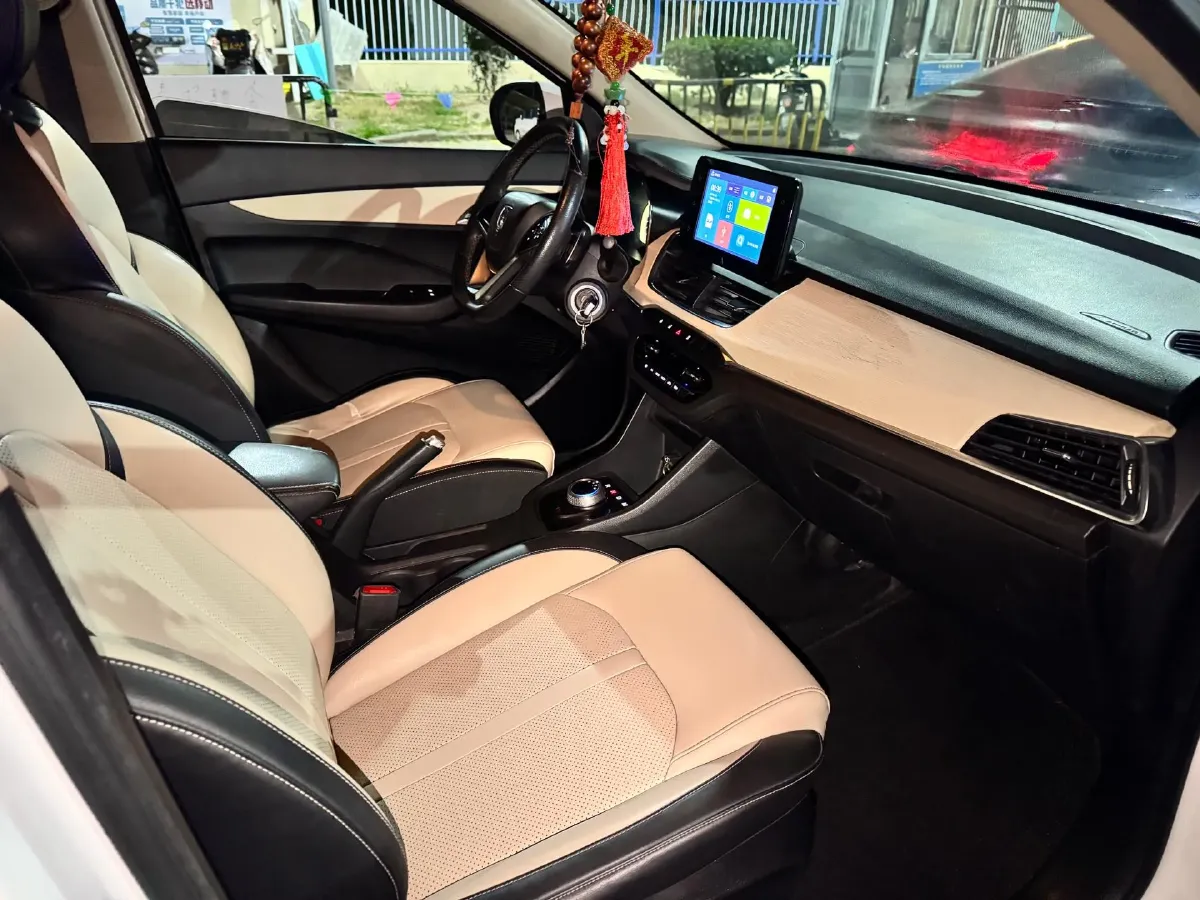 2018 BaoJun 530 1.5T 150HP L4 6MT,autocango,china used car exporter,china ev exporter,chinese used car exporter,chinese used ev exporter